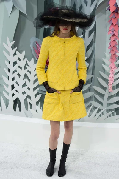 Look 3